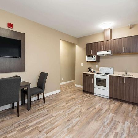 Econo Lodge Принс-Джордж Екстер'єр фото