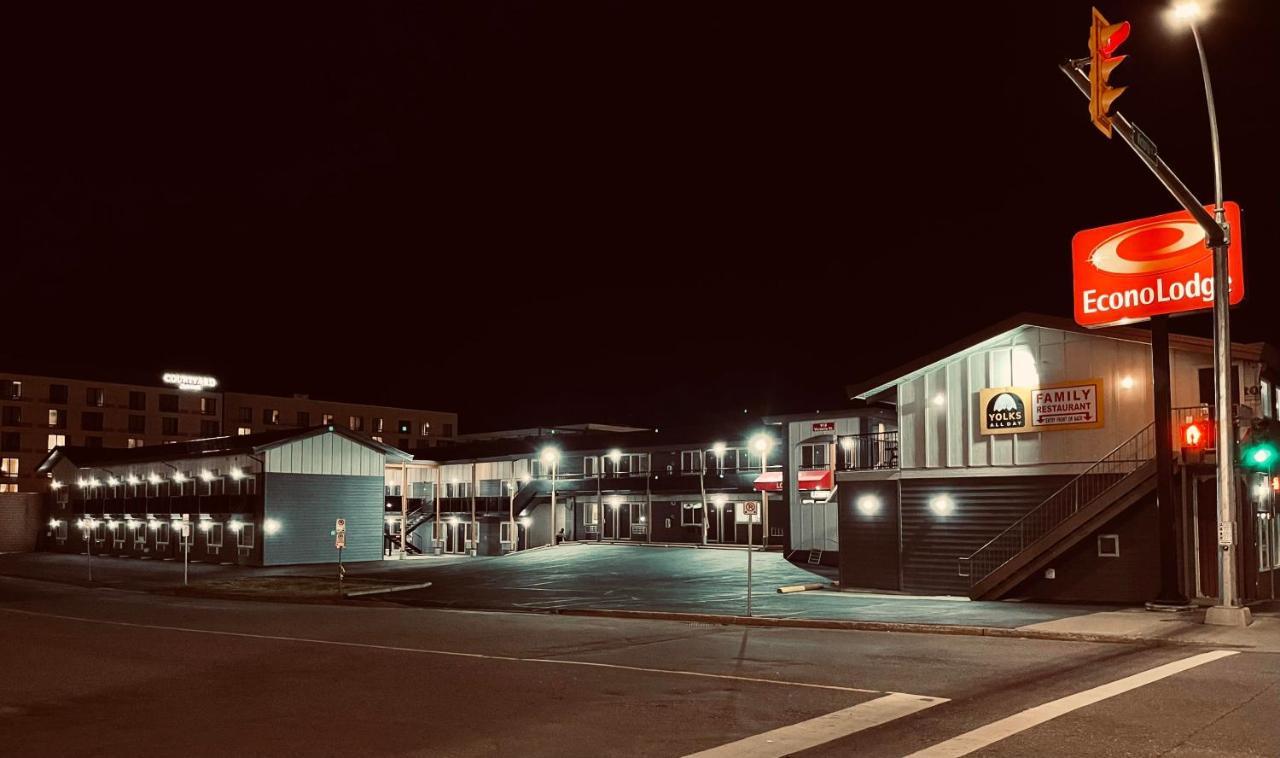 Econo Lodge Принс-Джордж Екстер'єр фото