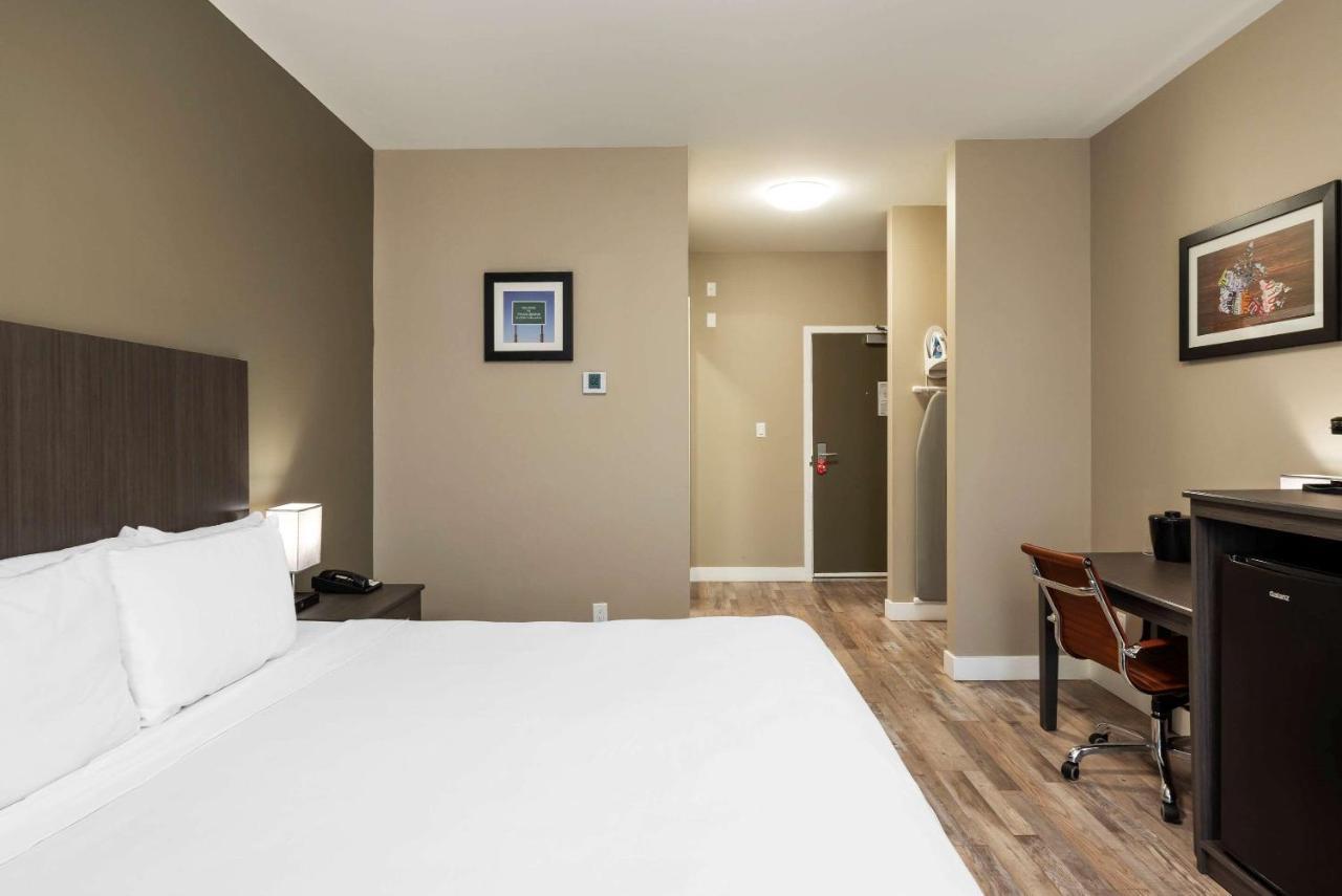Econo Lodge Принс-Джордж Екстер'єр фото