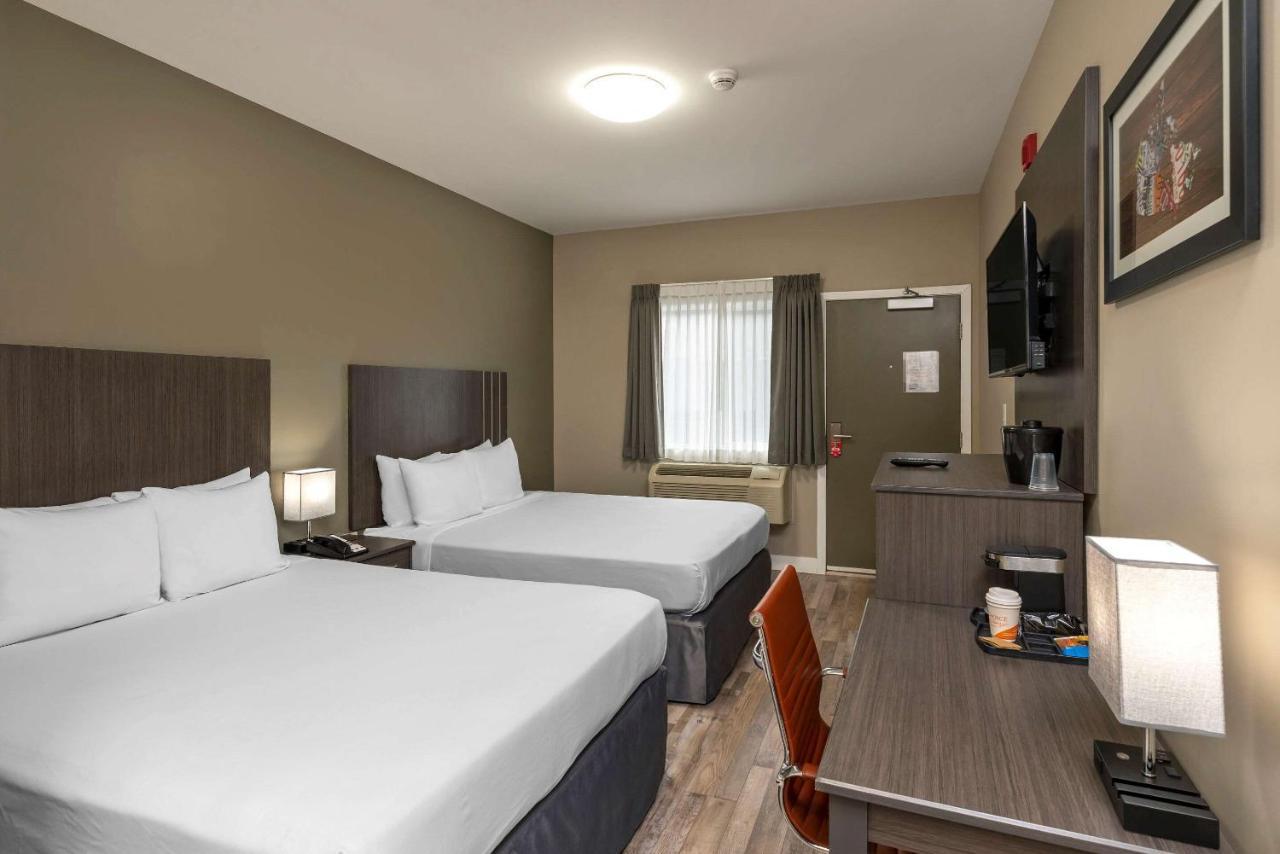Econo Lodge Принс-Джордж Екстер'єр фото